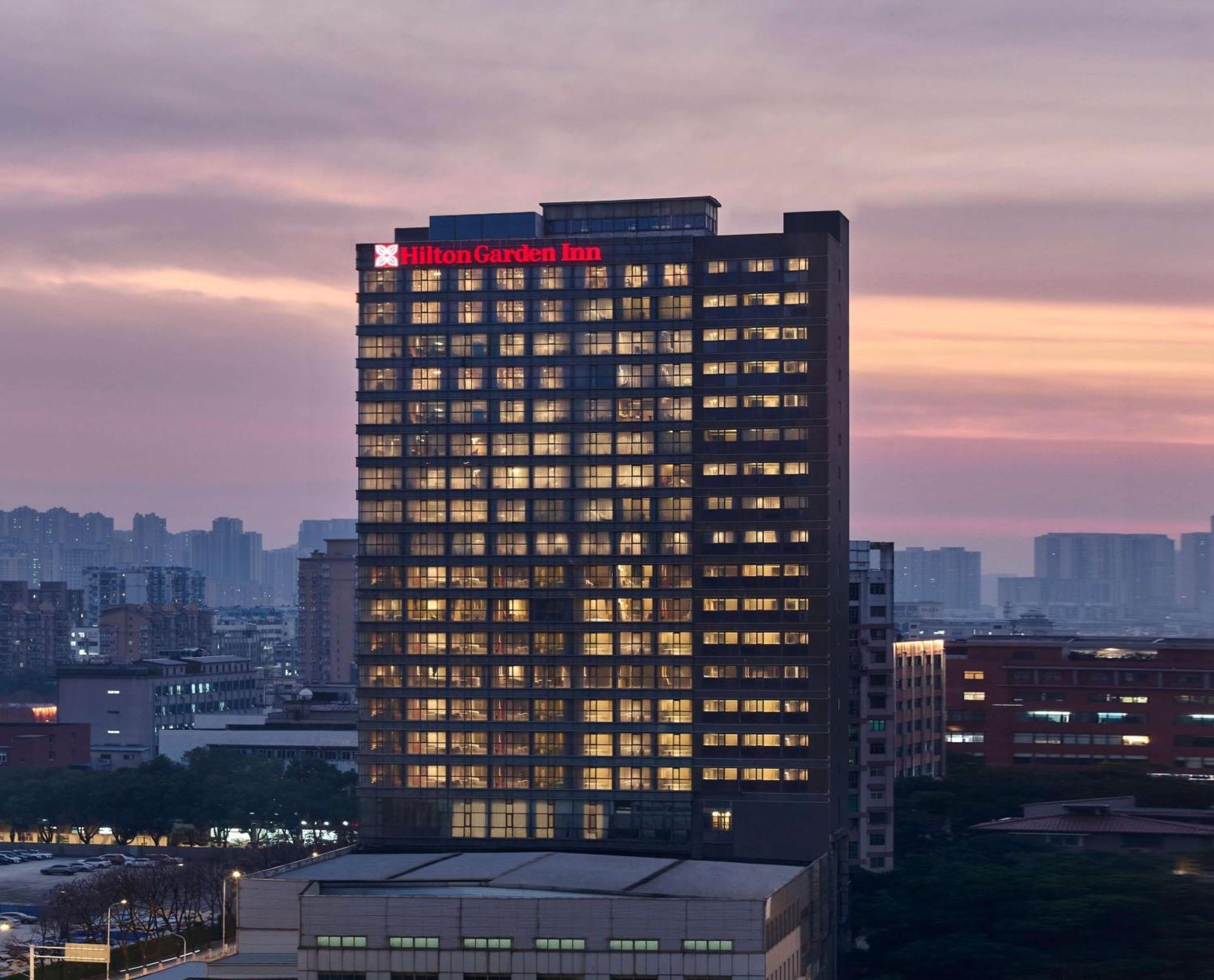 Hilton Garden Inn Wuhan Hankou Экстерьер фото