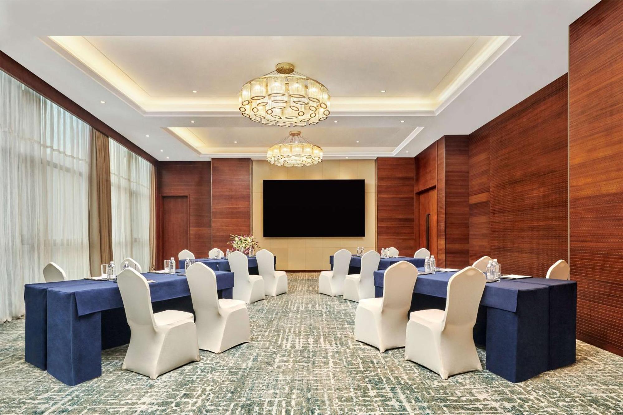 Hilton Garden Inn Wuhan Hankou Экстерьер фото