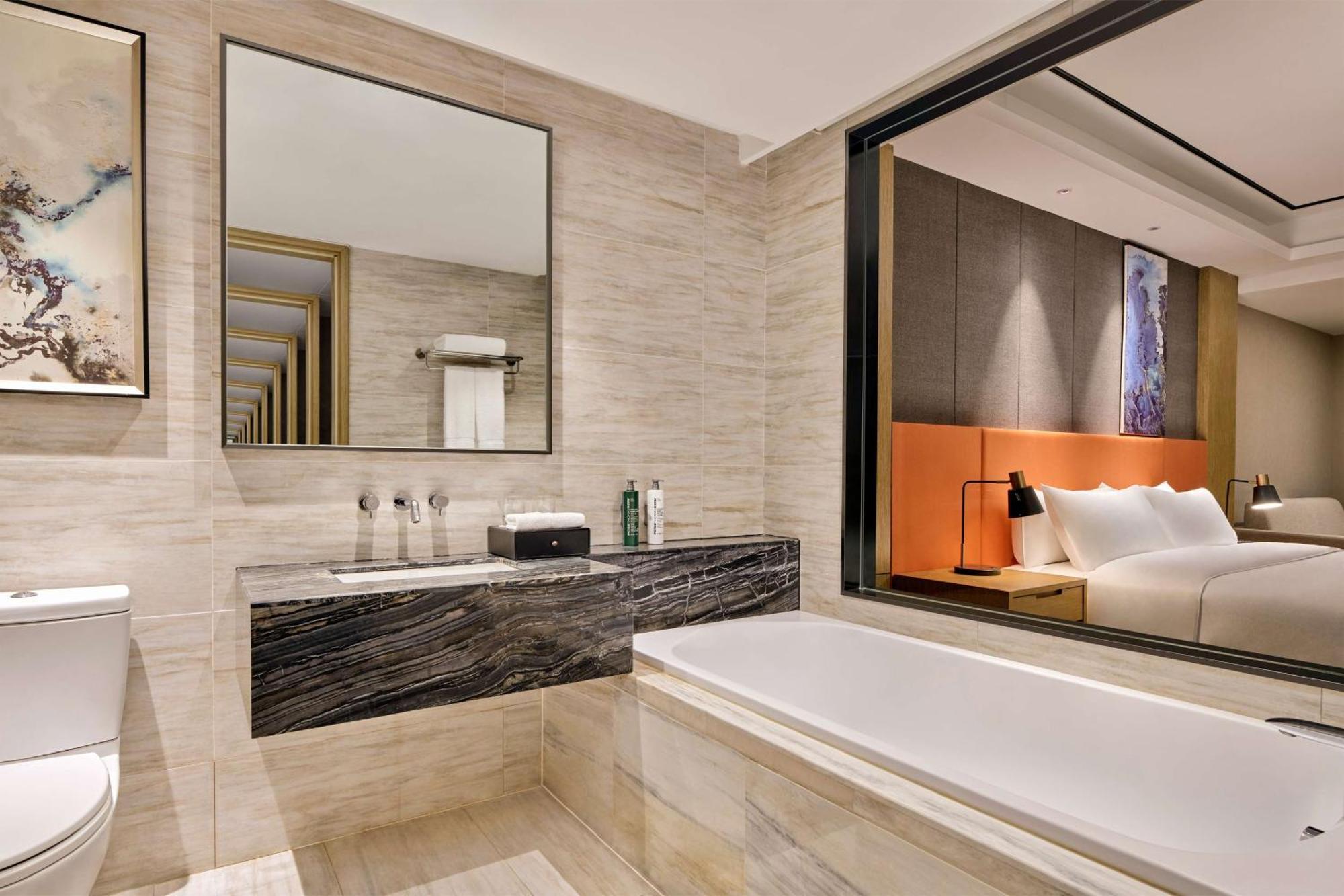 Hilton Garden Inn Wuhan Hankou Экстерьер фото