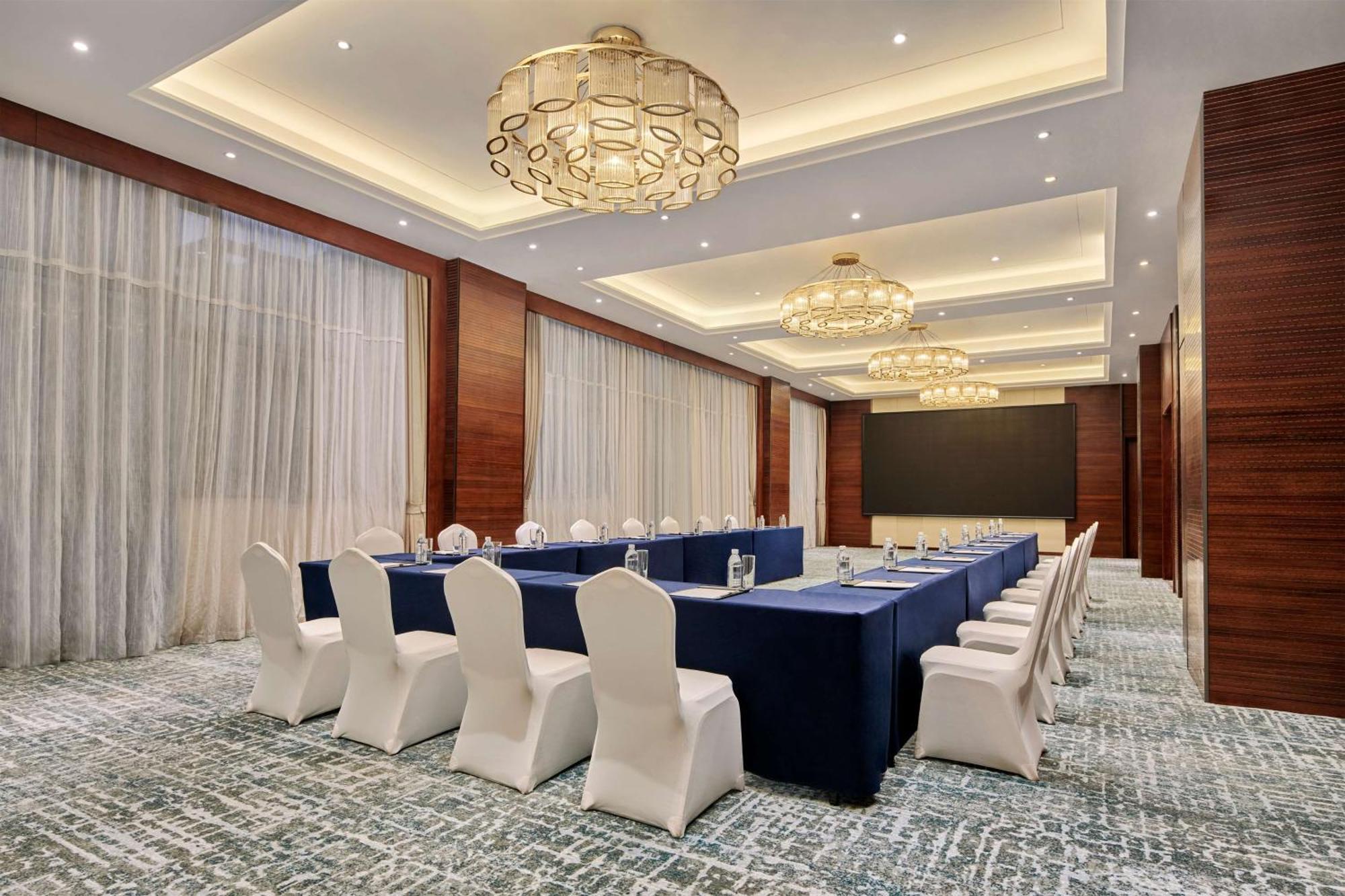 Hilton Garden Inn Wuhan Hankou Экстерьер фото
