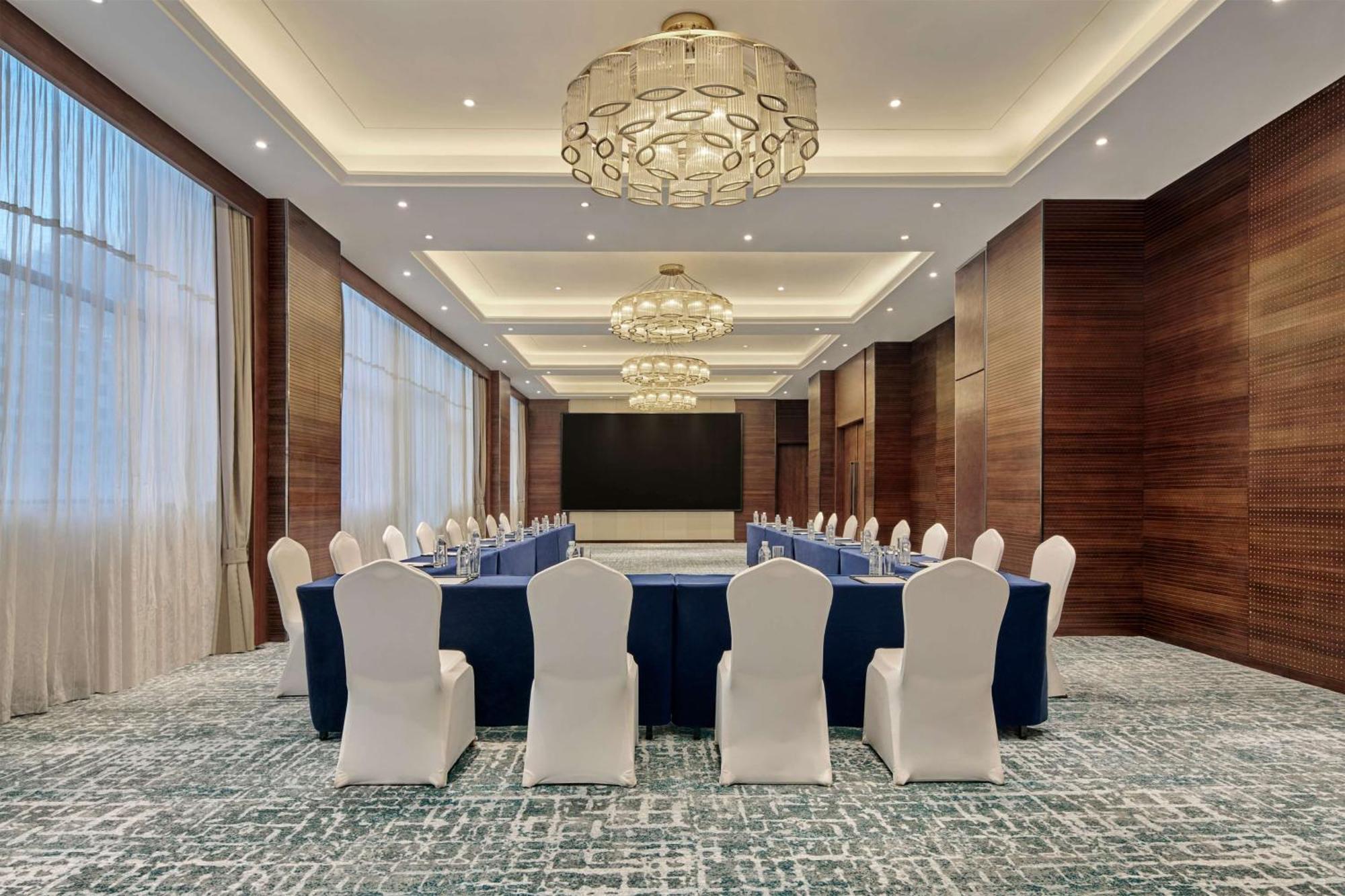 Hilton Garden Inn Wuhan Hankou Экстерьер фото