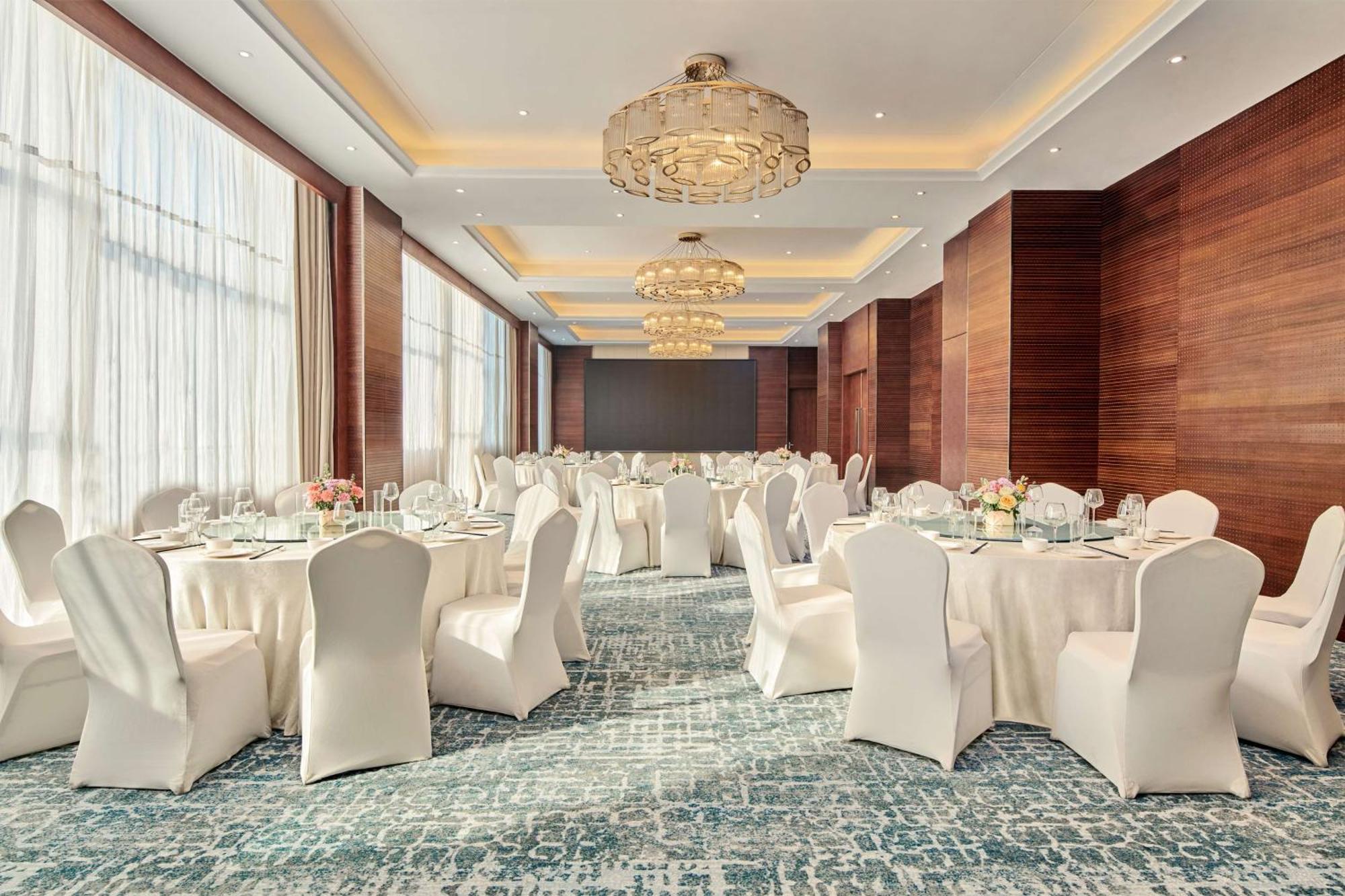 Hilton Garden Inn Wuhan Hankou Экстерьер фото