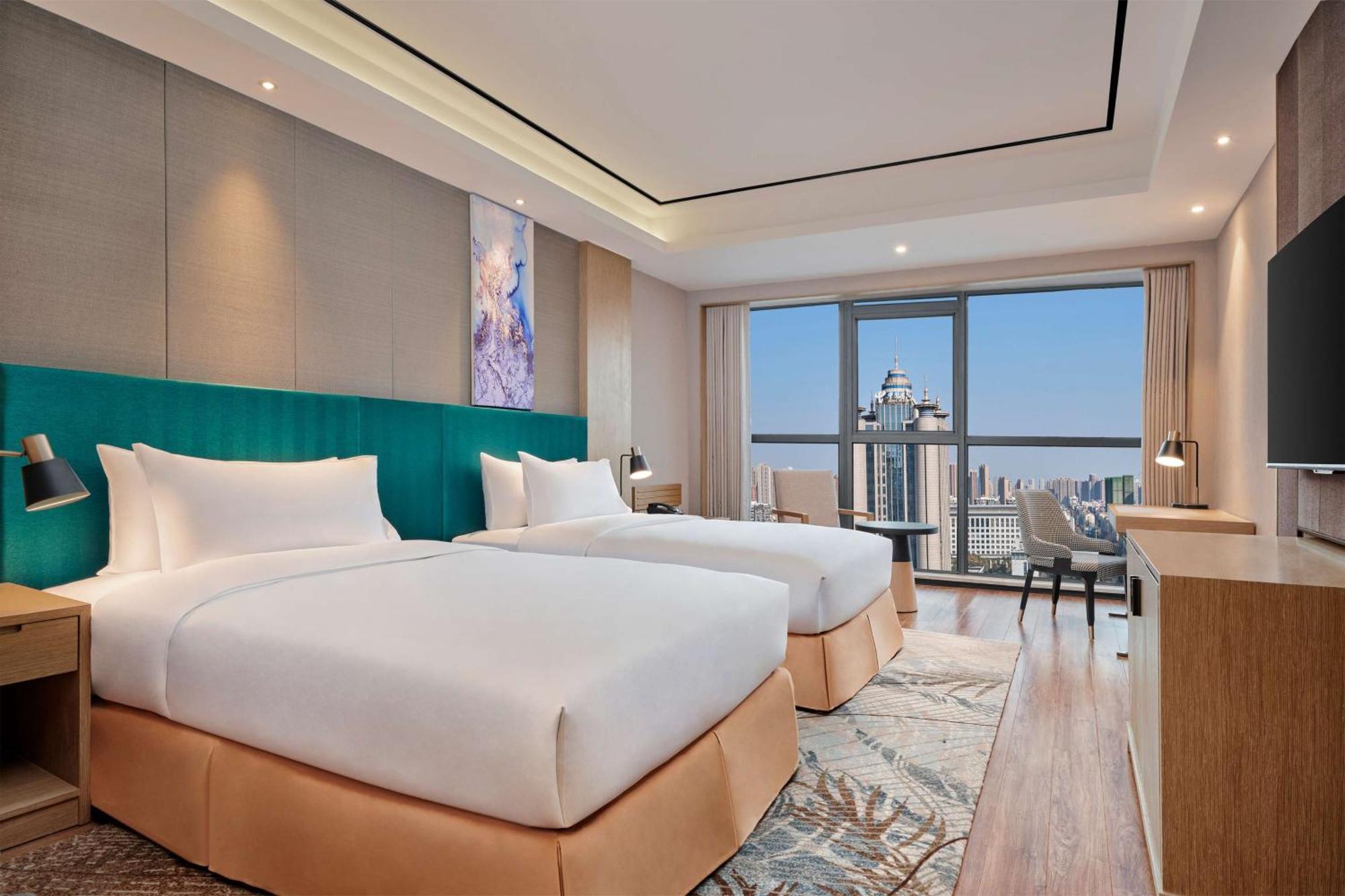 Hilton Garden Inn Wuhan Hankou Экстерьер фото