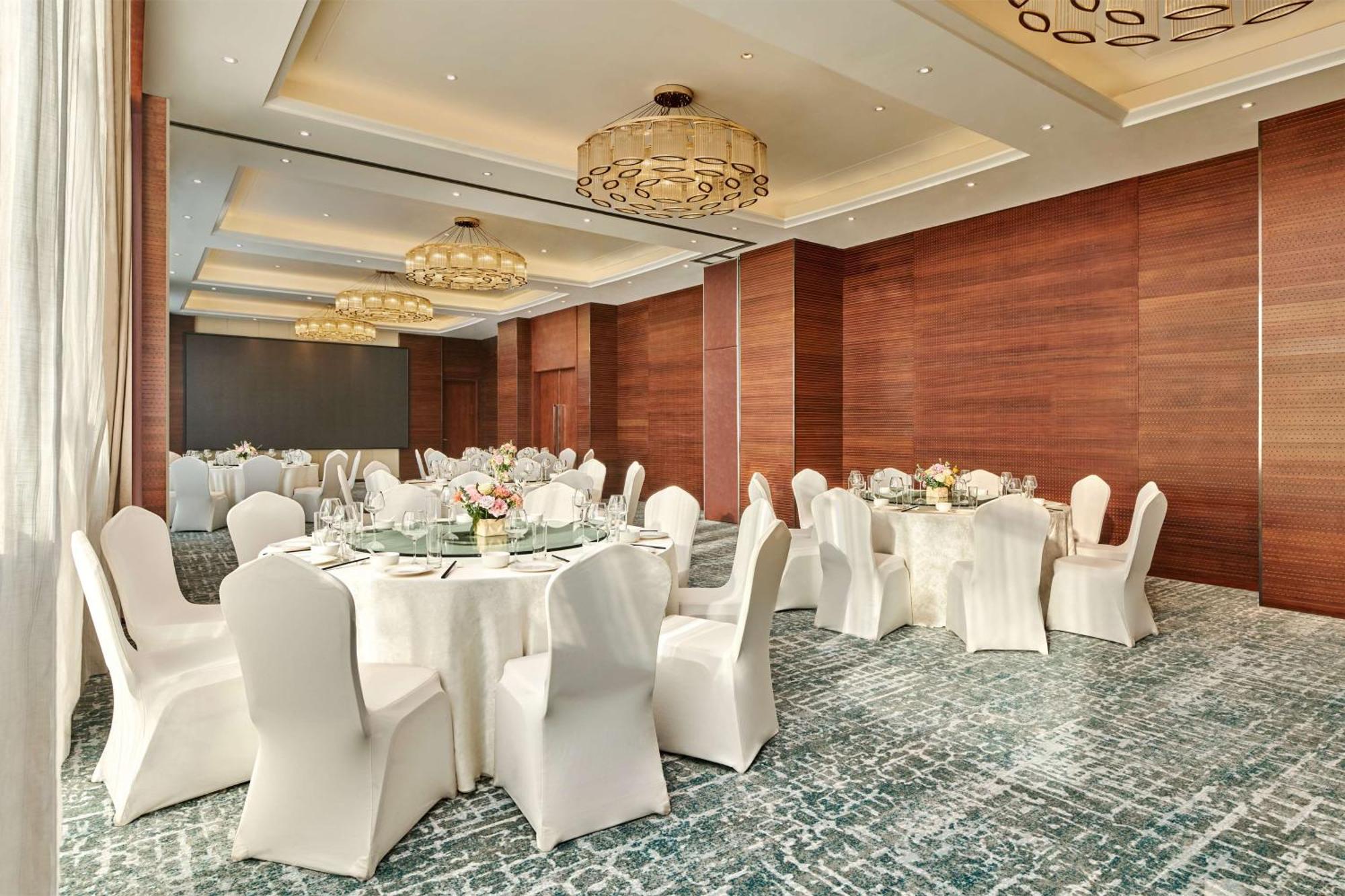 Hilton Garden Inn Wuhan Hankou Экстерьер фото