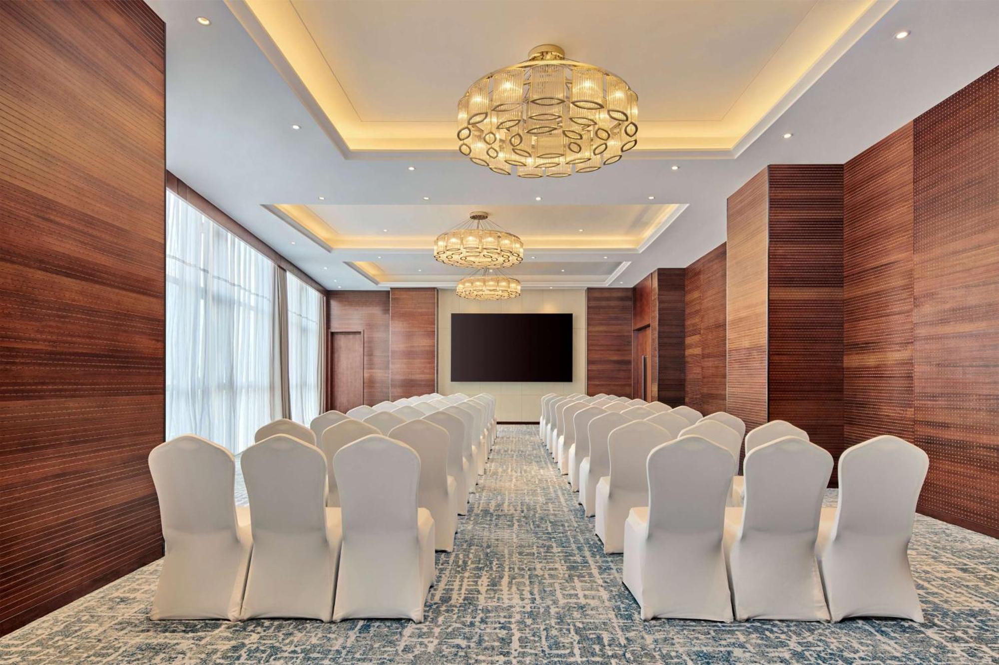 Hilton Garden Inn Wuhan Hankou Экстерьер фото