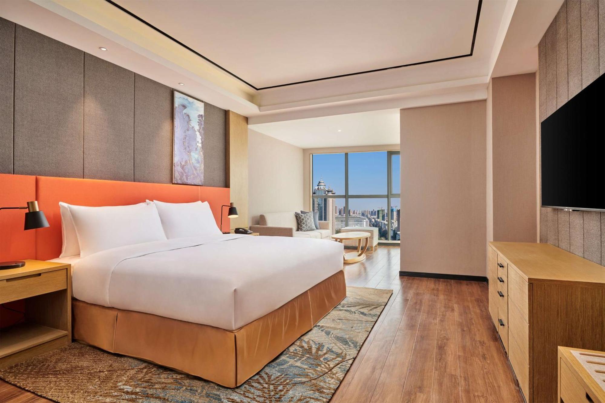 Hilton Garden Inn Wuhan Hankou Экстерьер фото