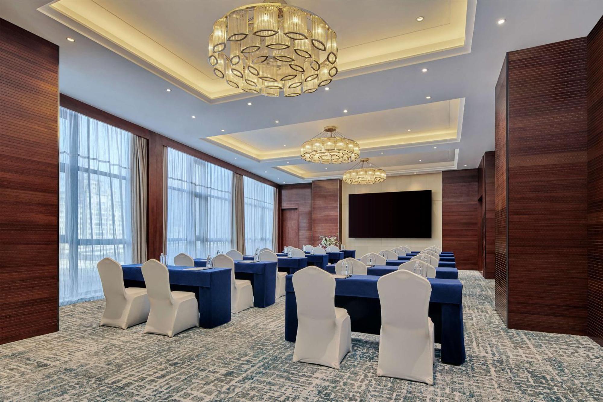 Hilton Garden Inn Wuhan Hankou Экстерьер фото