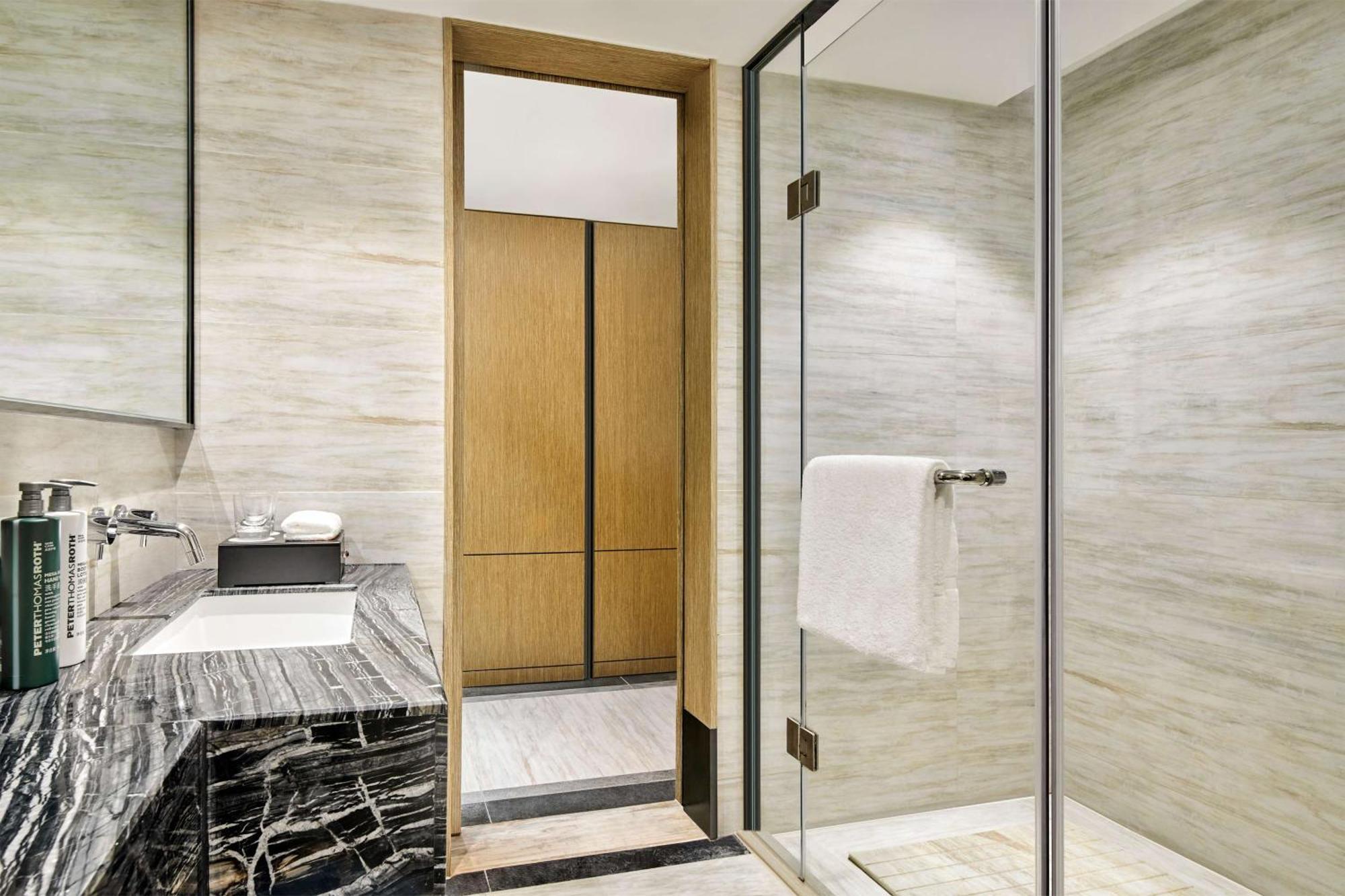 Hilton Garden Inn Wuhan Hankou Экстерьер фото
