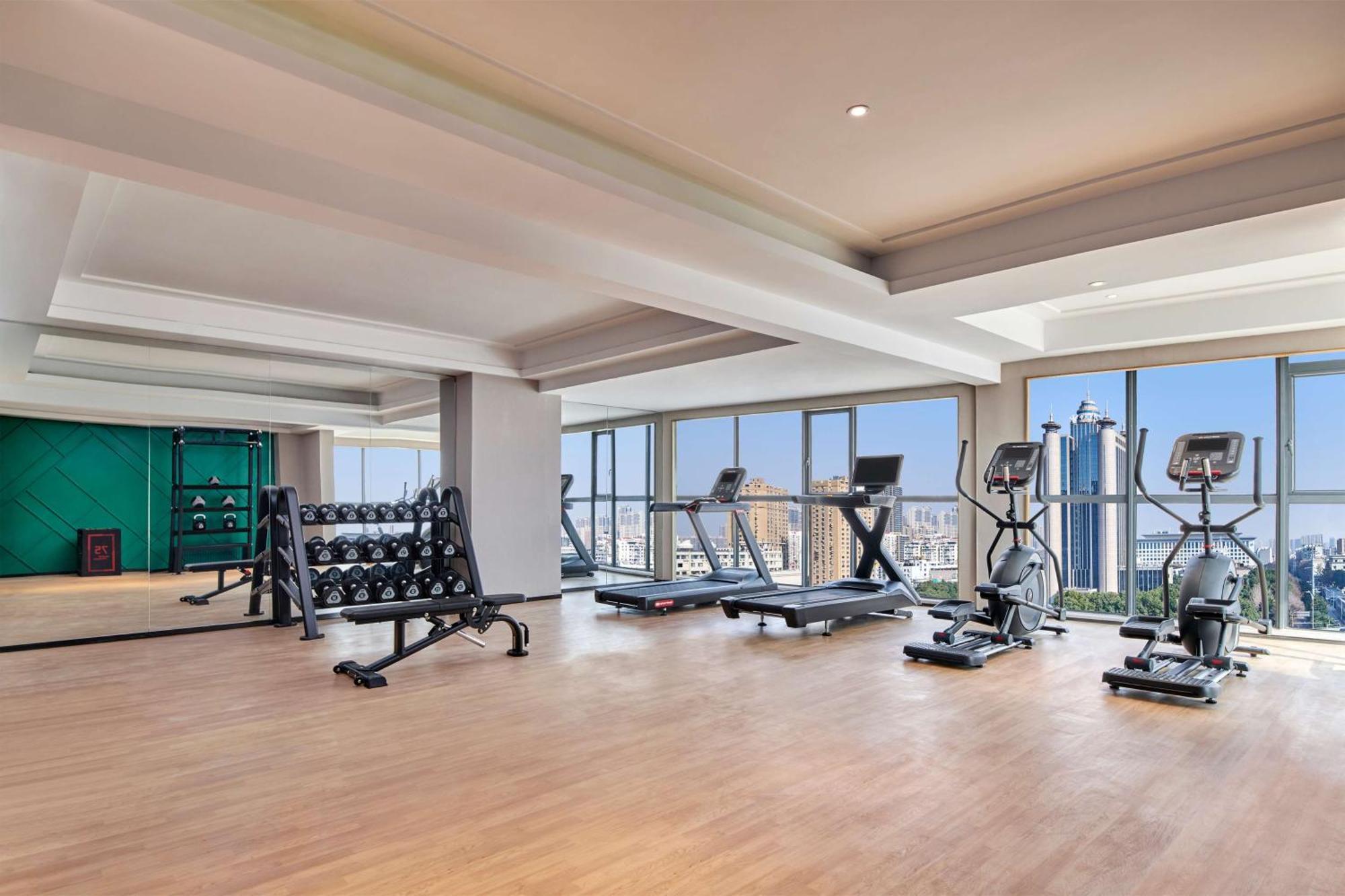 Hilton Garden Inn Wuhan Hankou Экстерьер фото