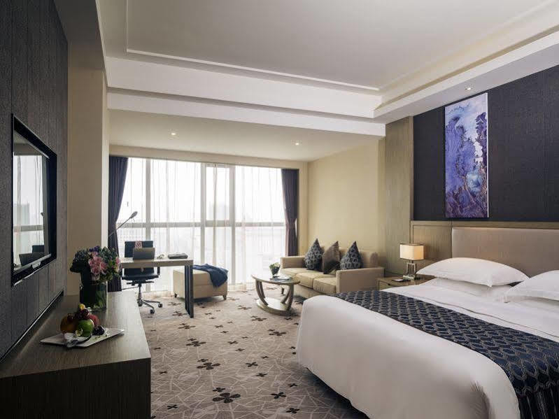Hilton Garden Inn Wuhan Hankou Экстерьер фото