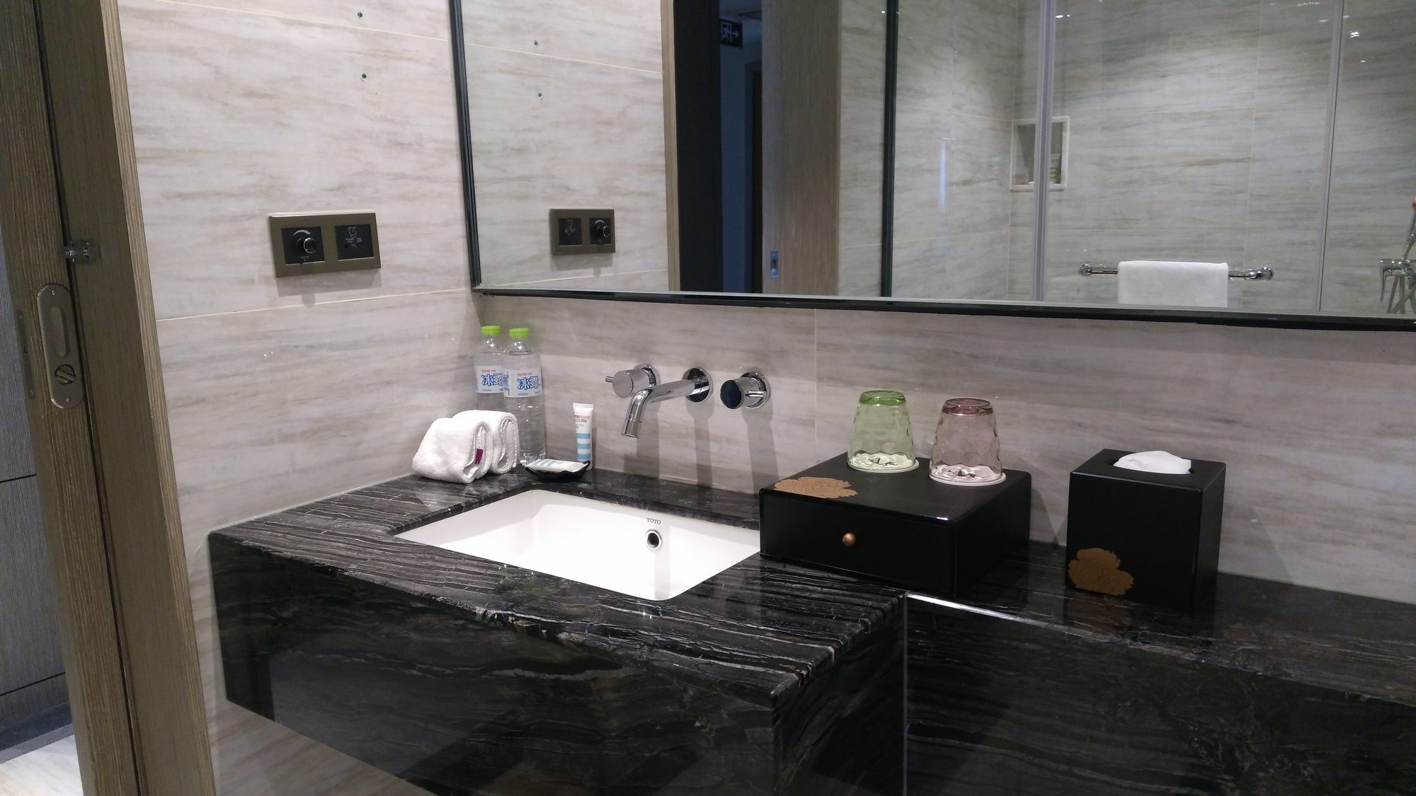Hilton Garden Inn Wuhan Hankou Экстерьер фото